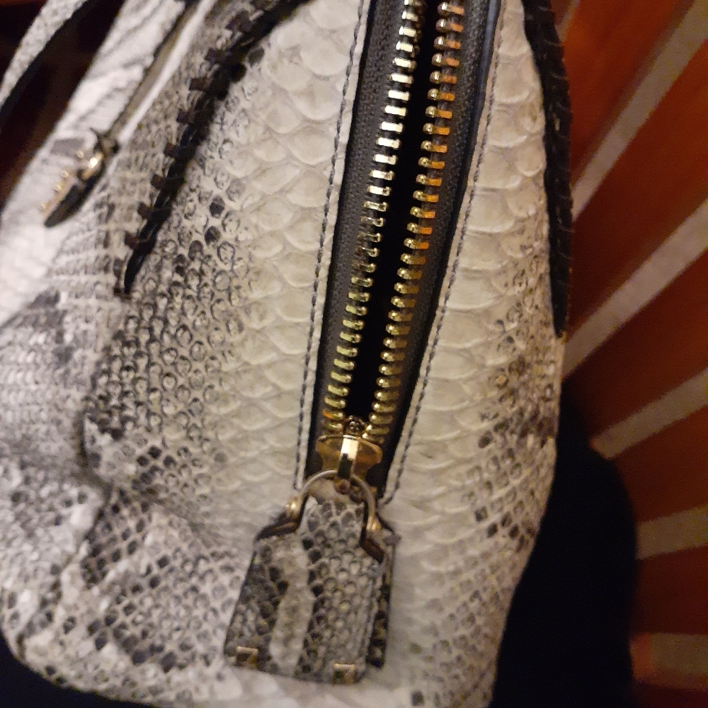 Handbag - Picture 2 of 8